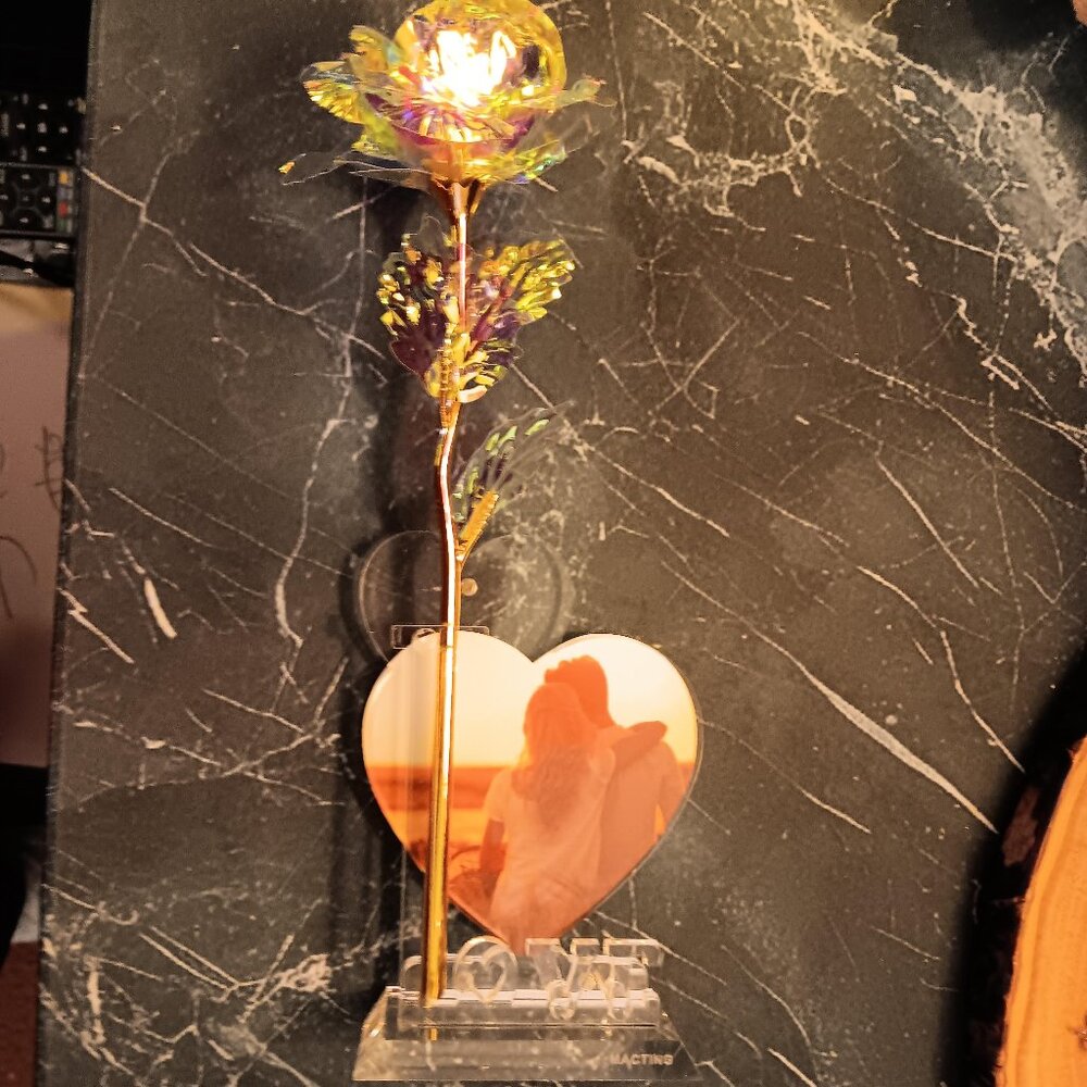 Rose Of Love - Rose & Heart Shaped Picture Frame NEW IN BOX ! LQQK!